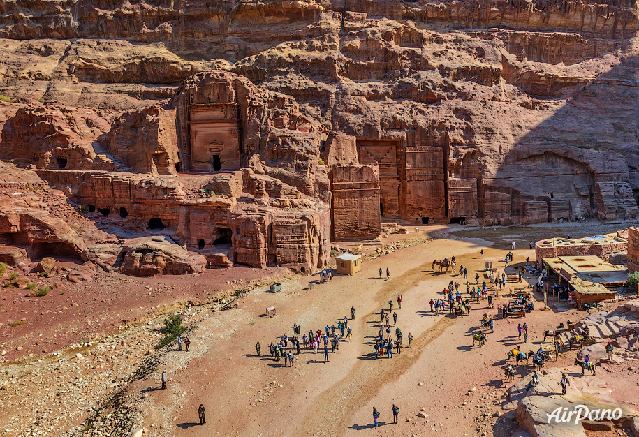 Street of Facades, Petra