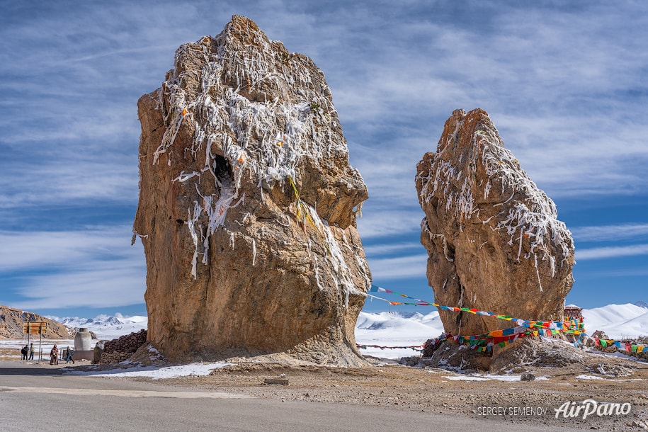 Rocks at Namtso lake