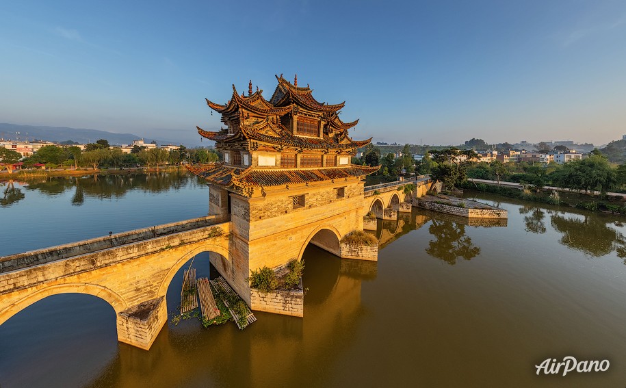 Seventeen-arch (Shuanglong) Bridge, Jianshui County