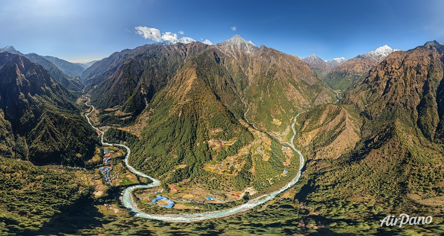 River Dudh Kosi, Phakding village