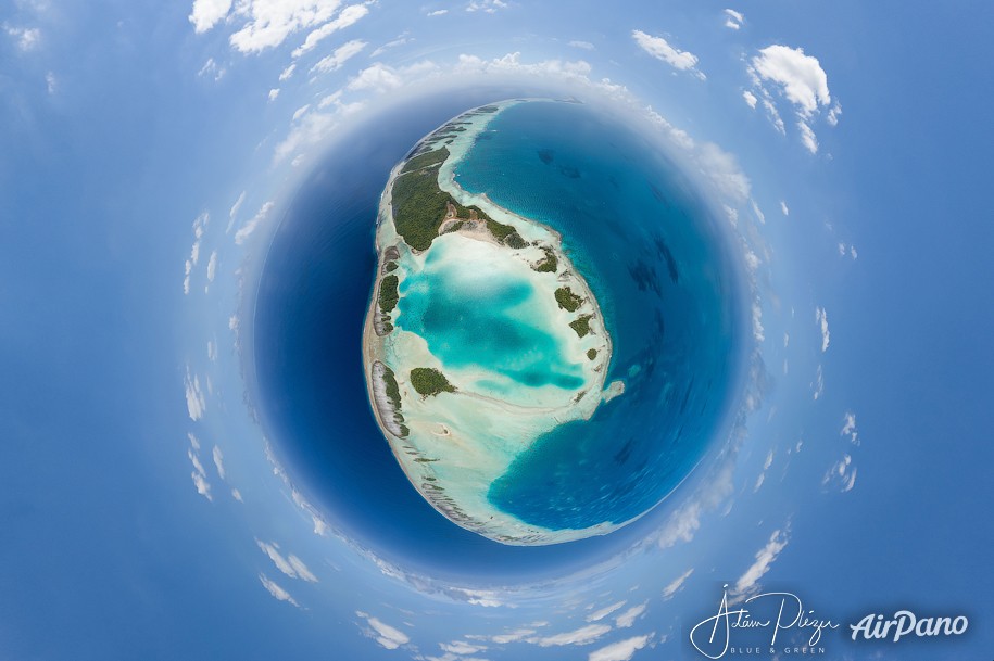 Blue Lagoon. Rangiroa, French Polynesia