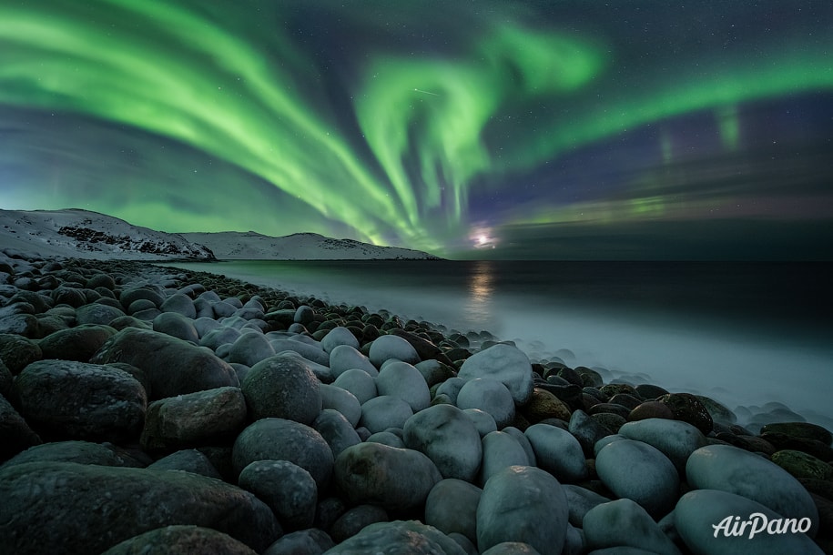 Northern lights over the Dinosaur's eggs beach