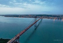 25 de Abril Bridge in the evening