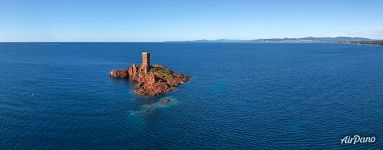 View to the ?le d'Or Island from the coast