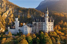 Germany, Neuschwanstein Castle, autumn colors